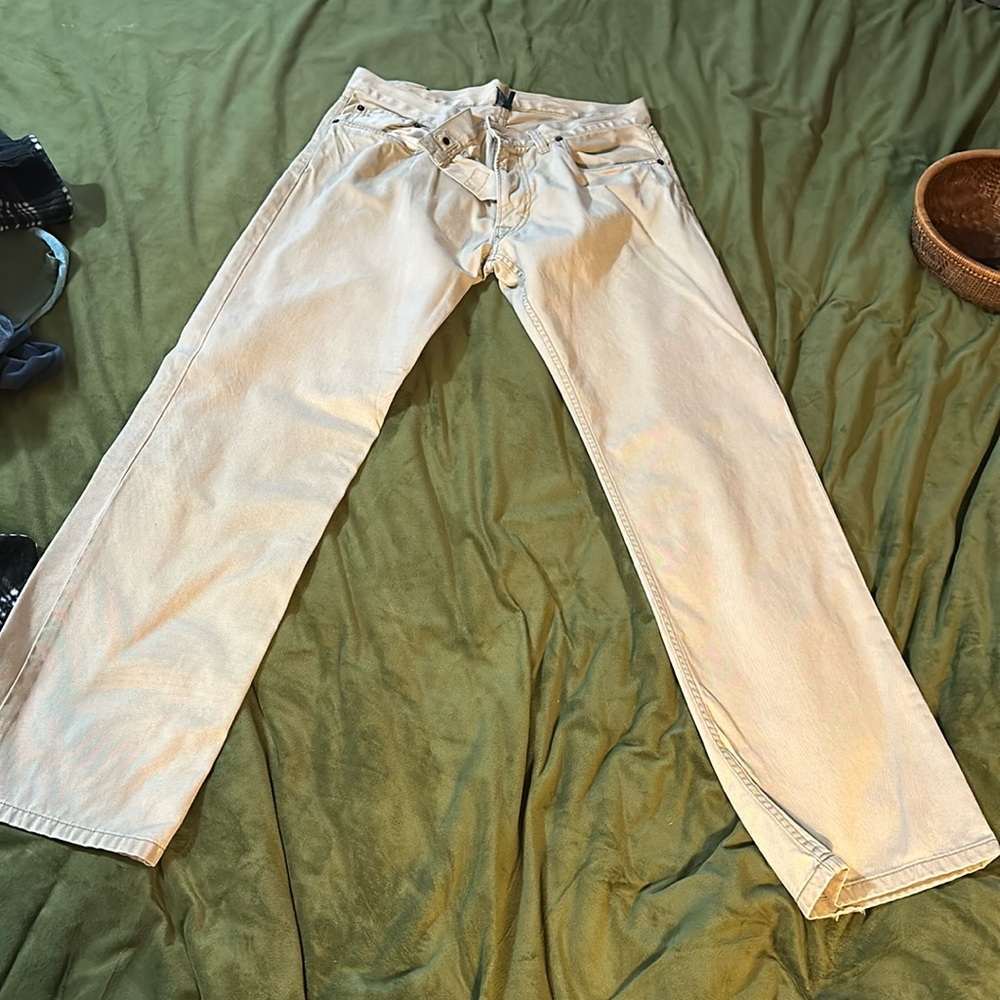 Men’s khaki pants